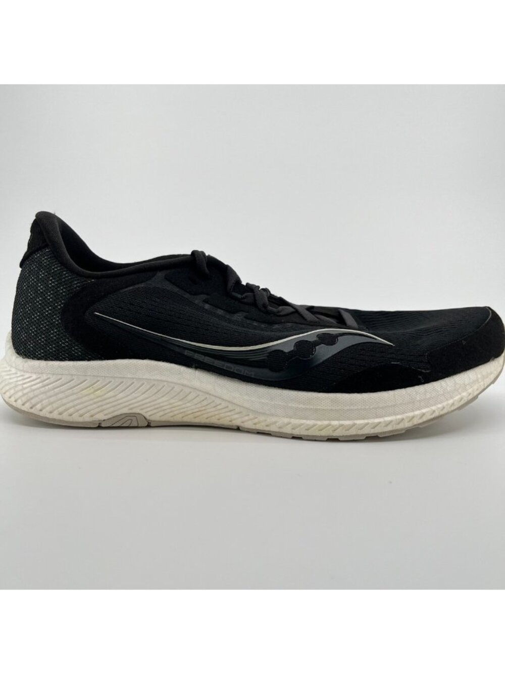 Saucony Freedom 4 Mens Size 9.5 Black White Athletic Running Shoes Sneakers